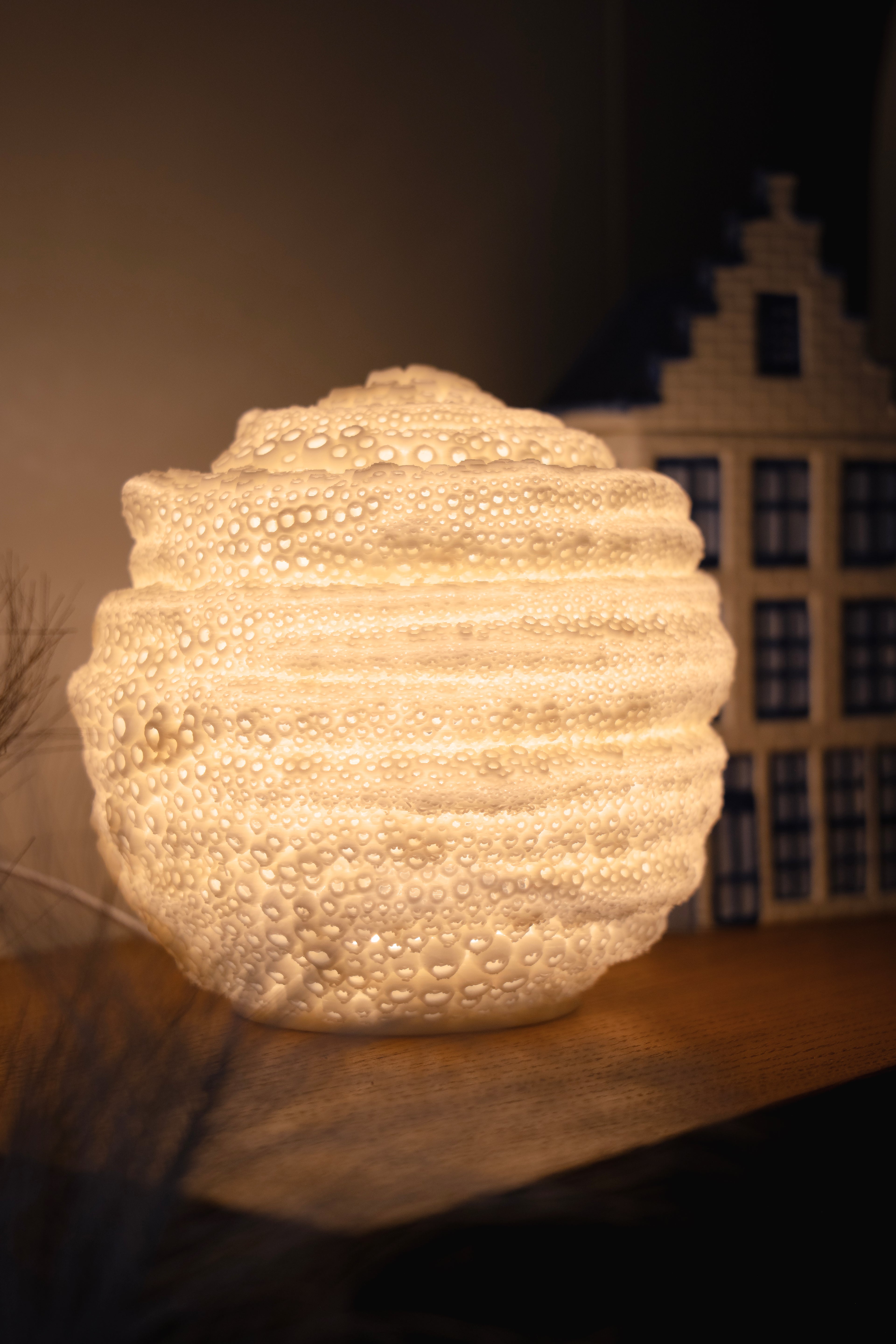 Wabenskulptur Lampe